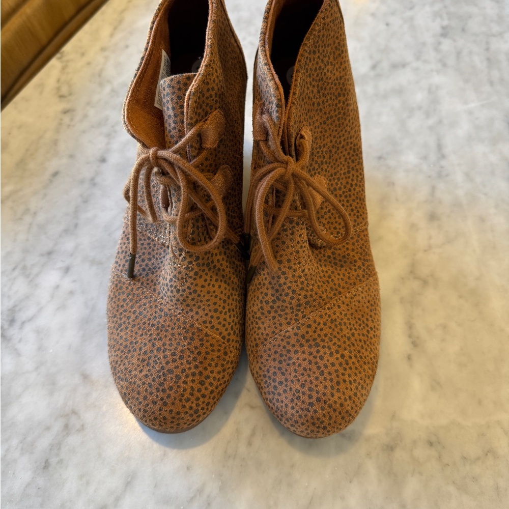 Toms Tan Lace-Up Boots